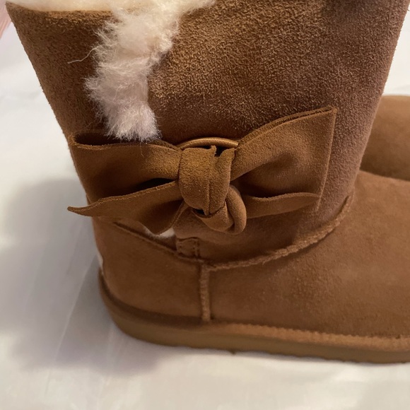 UGG boots for girls - Picture 2 of 5